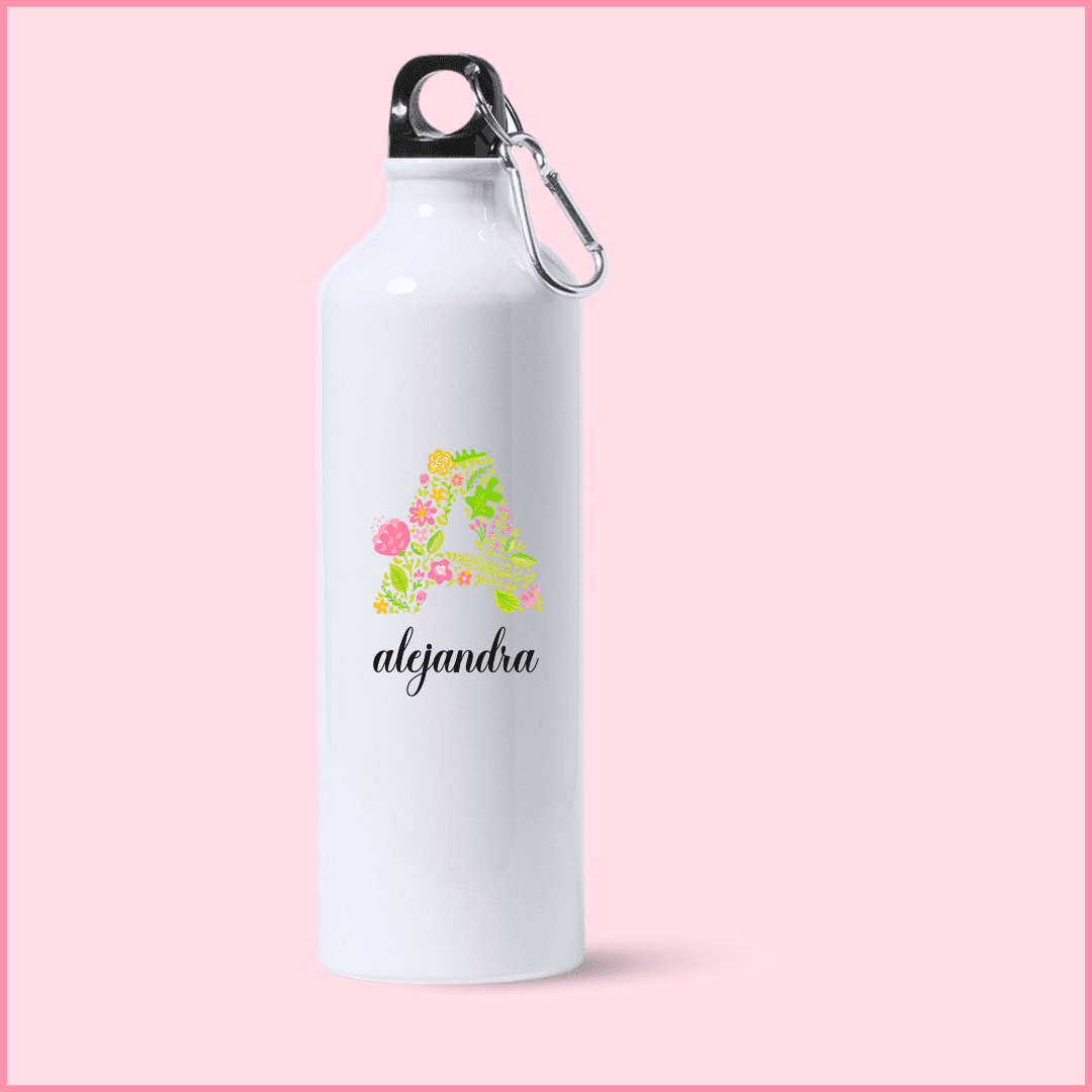 Botella de aluminio blanca de 800ml personalizada con diseño de flores que forma la inicial y el nombre con diseño elegante debajo