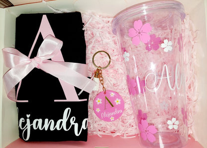 Caja de regalo Sakura personalizada compuesta por una Tote bag vaso y llavero con tu nombre y un diseño elegante de flores de Sakura