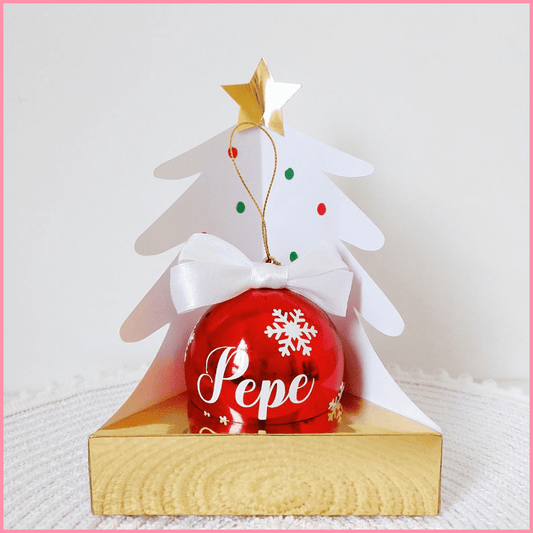 Bola de Navidad roja personalizada con nombre y lazo blanco