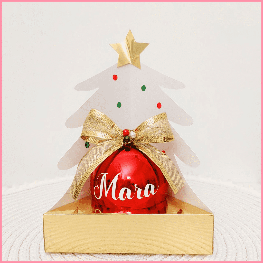 Bola de navidad roja de 7 cm de diámetro, personalizada con el nombre de un ser querido