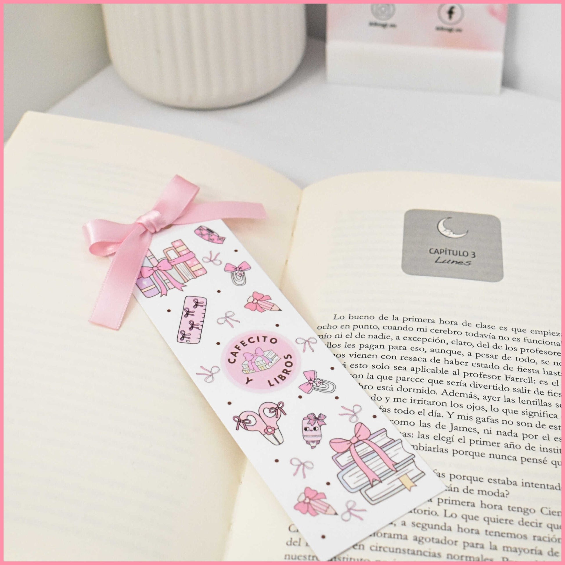 Marcapáginas  con diseño a juego de la colección de tazas Cafecito y Libros