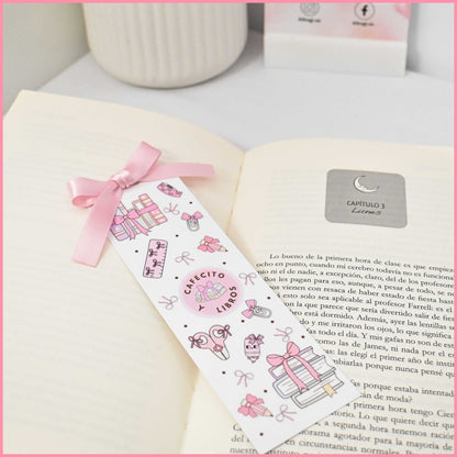 Marcapáginas  con diseño a juego de la colección de tazas Cafecito y Libros