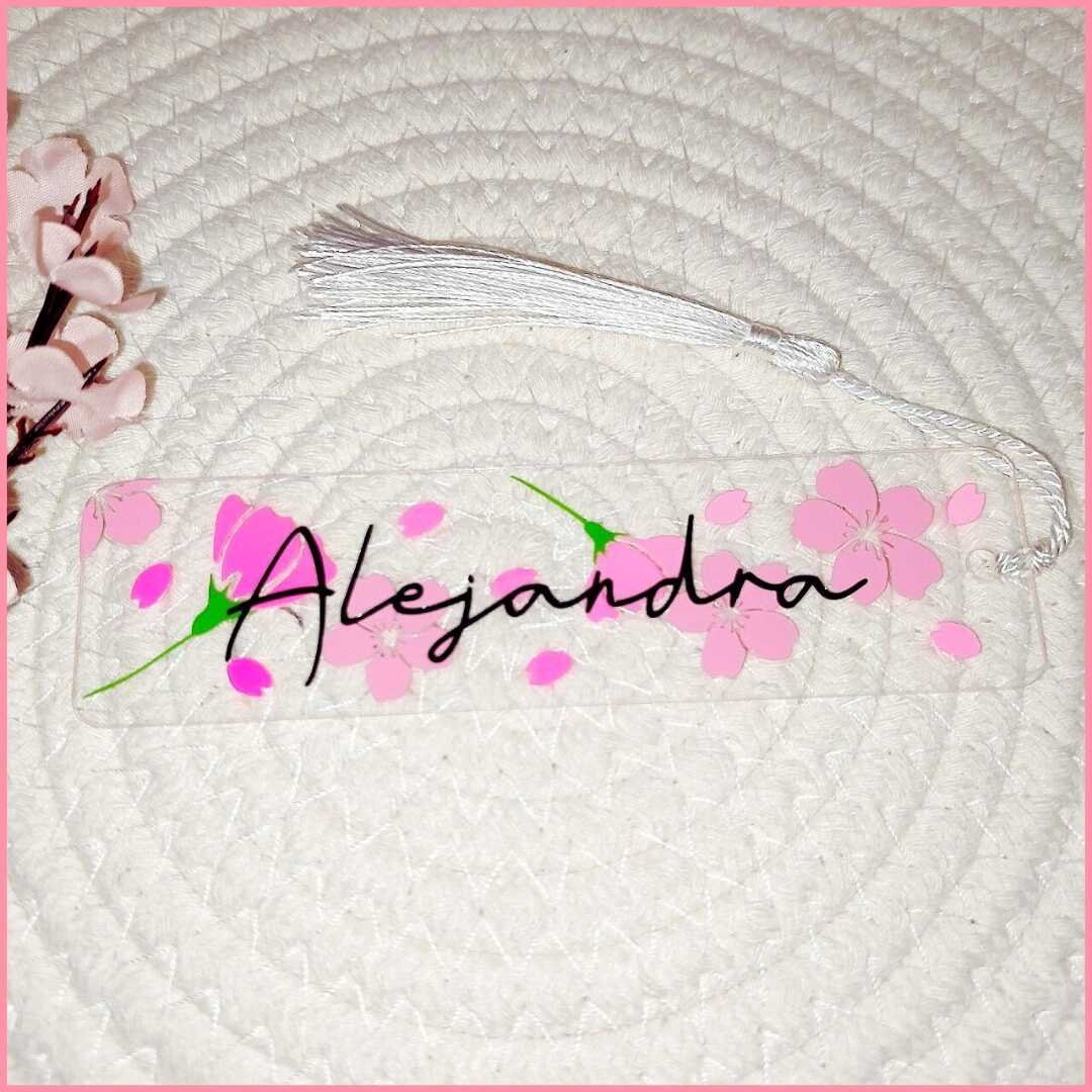 marcapáginas con nombre personalizado y flores de sakura