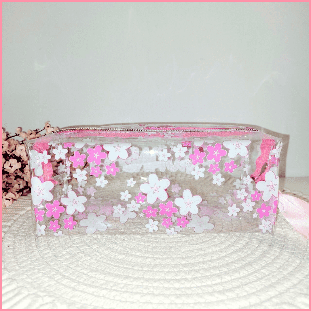 Estuche transparente personalizado con diseño de flores rosas y blancas y el nombre que quieras