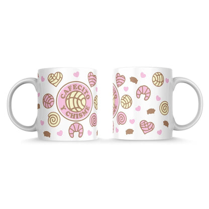 Taza de cerámica de la colección cafecito y chisme con motivos de pastelería como galletas de diferentes formas rosas y amarillas