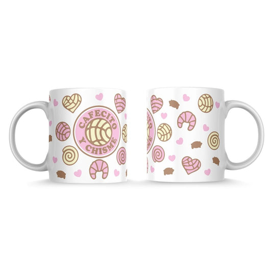 Taza de cerámica de la colección cafecito y chisme con motivos de pastelería como galletas de diferentes formas rosas y amarillas