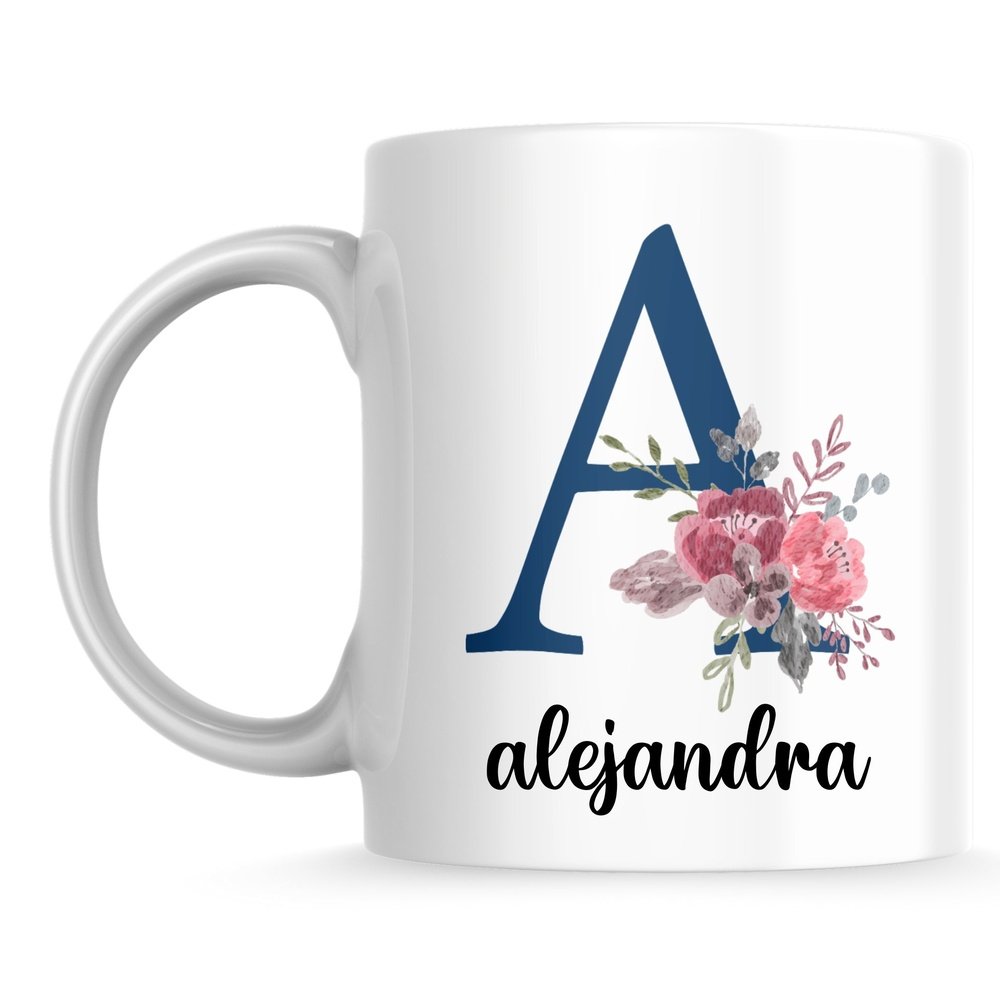 Taza de cerámica personalizada con inicial azul nombre negro y flores rojas y rosas