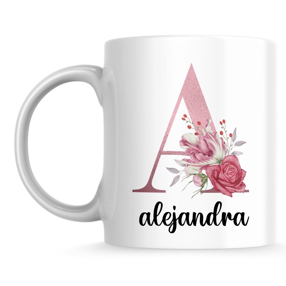 Taza de cerámica personalizada con inicial rosa y nombre negro y flores rosas