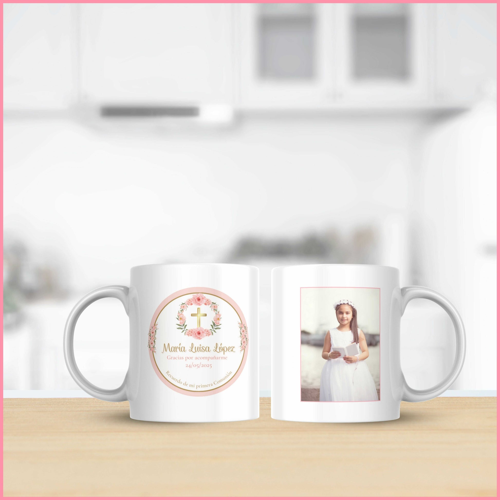 Taza personalizada para la colección de la Primera Comunión con una fotografía a elegir  y un nombre y fecha elegida acompañados con elegantes diseños florales