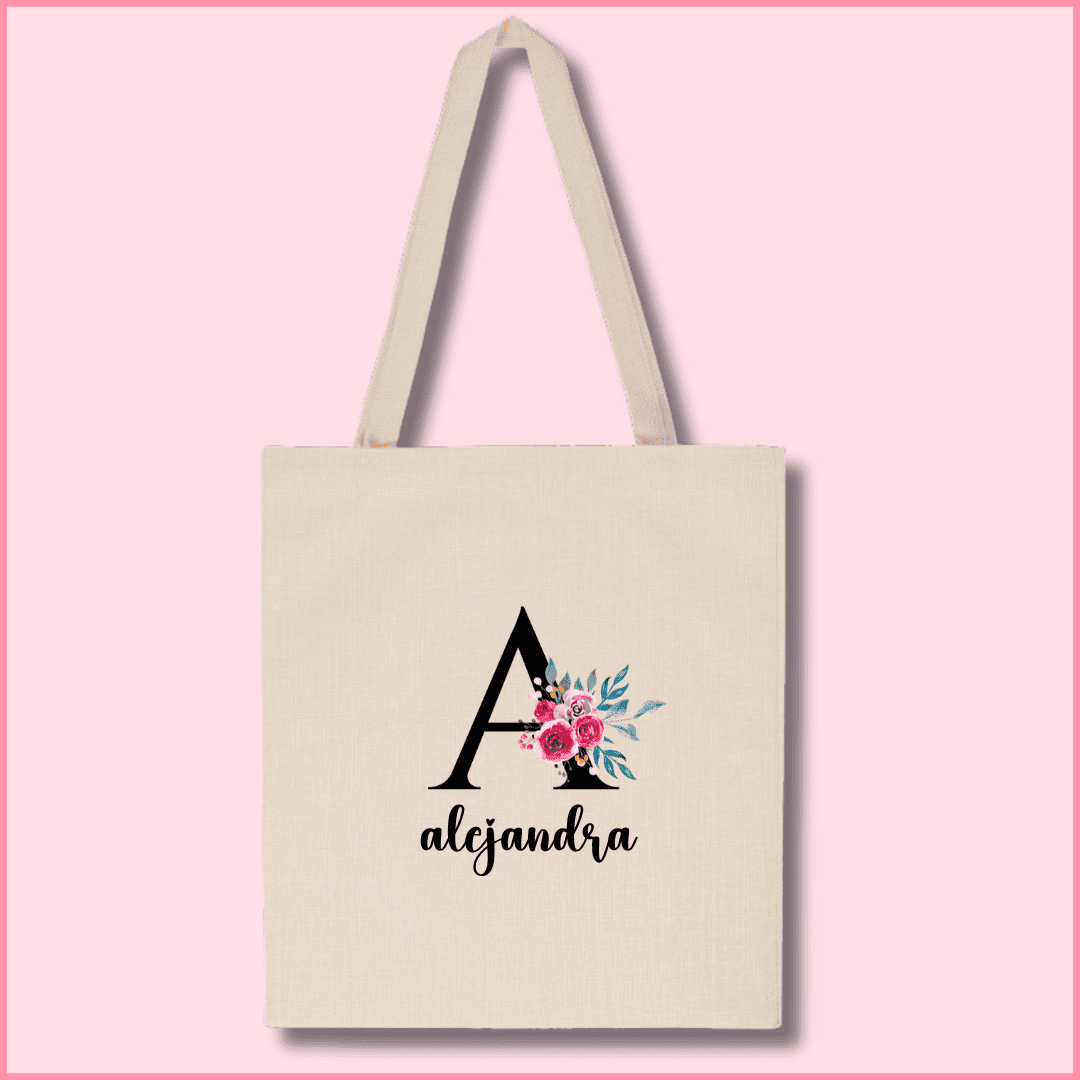 Tote bag de poliéster beige personalizada con la inicial en color negro y rosas de colores